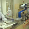 Sản xuất thuốc dạng viên nang tại một công ty dược phẩm. (Ảnh: Thanh Vũ/TTXVN)