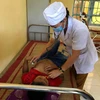 Khám chữa bệnh cho người dân ở trạm y tế tại tỉnh Yên Bái. (Ảnh: PV/Vietnam+)