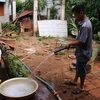 Sử dụng nước sạch trong xây dựng nông thôn mới. (Ảnh: TTXVN)
