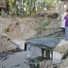 Cống xả nước thải chưa qua xử lý ra môi trường tại huyện Ninh Phước. (Ảnh: Nguyễn Thành/TTXVN)