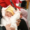 Một trẻ ra đời bằng thụ tinh trong ống nghiệm tại Bệnh viện sản nhi Quảng Ninh. (Ảnh: PV/Vietnam+)