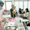 Điều trị cho trẻ em tại bệnh viện. (Ảnh: TTXVN/Vietnam+)