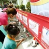 Bộ Y tế tổ chức hoạt động hướng dẫn học sinh rửa tay với xà phòng đúng cách để phòng dịch bệnh. (Ảnh: TTXVN/Vietnam+)