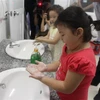 Trẻ em rửa tay phòng ngừa nhiều dịch bệnh. (Ảnh: TTXVN/Vietnam+)