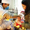Hà Nội triển khai tiêm vắcxin ComBE FIVE cho trẻ nhỏ. (Ảnh: Dương Ngọc/TTXVN)