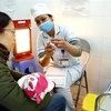 Tiêm vắcxin ComBE Five cho trẻ tại Hà Nội. (Ảnh: TTXVN/Vietnam+)