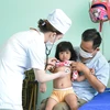 Điều trị cho bệnh nhân mắc sởi tại tỉnh Đắk Lắk. (Ảnh: TTXVN/Vietnam+)