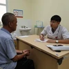 Người bệnh tới khám tại Bệnh viện Hữu nghị Việt Đức. (Ảnh: PV/Vietnam+) 