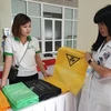 Những chiếc túi phân huỷ sinh học sẽ được sử dụng thay thế cho túi nilon. (Ảnh: PV/Vietnam+)