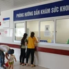 Người dân tới khám sức khoẻ tại Bệnh viện Hữu nghị Việt Nam - Cu Ba Đồng Hới. (Ảnh: PV/Vietnam+)
