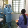 Đội cơ động phản ứng nhanh dịch nCoV của Bộ Y tế đã tới Trung tâm Y tế huyện Bình Xuyên. (Ảnh: PV/Vietnam+)