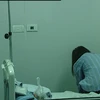 Một nữ bệnh nhân mắc 2019-nCoV đang điều trị tại Bệnh viện Bệnh nhiệt đới Trung ương. (Ảnh: PV/Vietnam+)