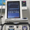 Một chiếc máy thở đang sử dụng điều trị cho bệnh nhân. (Ảnh: PV/Vietnam+) 