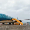 Máy bay Airbus 350 mang số hiệu VN62 của Hãng hàng không Vietnam Airlines đưa 345 người Việt từ Liên bang Nga về Việt Nam. (Ảnh: TTXVN)