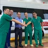 Các y bác sỹ Bệnh viện Bệnh Nhiệt đới Trung ương sẵn sàng lên đường. (Ảnh: PV/Vietnam+)