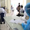 Hà Nội tiếp tục xét nghiệm COVID-19 bằng phương pháp RT-PCR cho hơn 50.000 người về từ Đà Nẵng. (Ảnh: Thành Đạt/TTXVN)