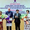 Bộ Y tế tổ chức lễ trao Kỷ niệm chương “Vì sức khoẻ nhân dân” cho các chuyên gia nước ngoài tại Việt Nam. (Ảnh: PV/Vietnam+)