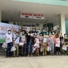 Các bệnh nhân được công bố khỏi bệnh tại Trung tâm y tế Hòa Vang. (Ảnh: PV/Vietnam+)