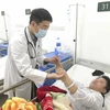 Bệnh nhân mắc đột quỵ đang điều trị tại Bệnh viện Bạch Mai. (Ảnh: PV/Vietnam+)