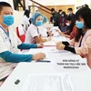 Có rất đông tình nguyện viên đã có mặt tại Học viện Quân y (Hà Nội) để đăng ký tham gia vào chương trình tiêm thử nghiệm vắcxin Nano Covax trên người. (Ảnh: T.G/Vietnam+)
