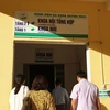 Người dân đến khám tại Bệnh viện đa khoa huyện Quỳnh Nhai. (Ảnh: T.G/Vietnam+)