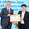 Sanofi Việt Nam nhận Bằng khen của Bộ trưởng Bộ Y tế vì đã có nhiều thành tích xuất sắc trong công tác phòng, chống dịch COVID-19. (Ảnh: PV/Vietnam+)