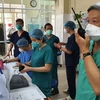 Thứ trưởng Bộ Y tế Nguyễn Trường Sơn chỉ đạo tại tâm dịch Đà Nẵng. (Ảnh: PV/Vietnam+)