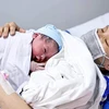 Một em bé sinh ra trong ngày đầu năm mới 2020. (Ảnh: PV/Vietnam+)