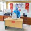 Người bệnh tham gia bầu cử tại Bệnh viện K cơ sở Tân Triều. (Ảnh: PV/Vietnam+)