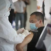 Bắc Giang triển khai tiêm vaccine phòng COVID-19 cho công nhân. (Ảnh: Danh Lam/TTXVN)