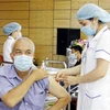 Tiêm vaccine phòng COVID-19 cho người dân. (Ảnh: TTXVN/Vietnam+)