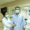 Nghệ sỹ nhân dân Công Lý được ra viện sau một thời gian điều trị tại viện. (Ảnh: PV/Vietnam+)