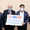 Bộ Y tế tiếp nhận 50.000 liều vaccine phòng COVID-19 AstraZeneca của Cộng hòa Áo tặng Việt Nam. (Ảnh: CTV/Vietnam+)
