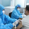 Tiêm vaccine phòng COVID-19. (Ảnh: TTXVN/Vietnam+)