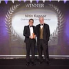 Ông Nitin Kapoor được trao giải Nhà lãnh đạo xuất sắc. (Ảnh: PV/Vietnam+)