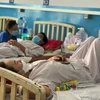 Bệnh nhân mắc sốt xuất huyết đang được điều trị tại Bệnh viện Bệnh Nhiệt đới Thành phố Hồ Chí Minh. (Ảnh: Đinh Hằng/TTXVN)