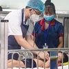 Trẻ nhiễm Adenovirus đang được điều trị tại Trung tâm Hô hấp, Bệnh viện Nhi Trung ương (Ảnh: PV/Vietnam+)