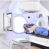 Các bệnh nhân ung thư được xạ trị miễn phí trên hệ thống xạ trị ung thư gia tốc thế hệ mới. (Ảnh: PV/Vietnam+)