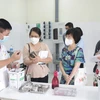 Đoàn công tác của Bộ Y tế kiểm tra và đánh giá các tiêu chí xanh sạch đẹp tại Bệnh viện Hữu Nghị Việt Tiệp. (Ảnh: PV/Vietnam+)