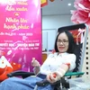 [Photo] Gửi trao giọt máu đào giúp đỡ nhiều bệnh nhân dịp năm mới 