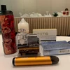 Một số loại thuốc lá điện tử được trưng bày tại hội nghị. (Ảnh: PV/Vietnam+) 