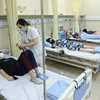 Bệnh nhân điều trị sốt xuất huyết tại Bệnh viện Hữu nghị Việt Nam-Cu Ba, Hà Nội. (Ảnh: Minh Quyết/TTXVN)