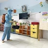 Lực lượng chức năng phun thuốc tiêu độc khử trùng tại các trường mầm non, mẫu giáo. (Ảnh: Tường Quân/TTXVN)