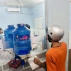Một bệnh nhân uống thuốc methadone tại Khoa tư vấn và điều trị nghiện chất - Trung tâm Y tế Thành phố Sa Đéc (tỉnh Đồng Tháp). (Ảnh: T.G/Vietnam+)