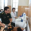 Bác sĩ siêu âm, khám bệnh cho người dân trong Chương trình.(Ảnh: PV/Vietnam+)