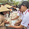Canon chung tay cứu trợ 400 hộ dân vùng lũ miền Trung