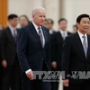 Phó Chủ tịch Trung Quốc Lý Nguyên Triều tiếp Phó Tổng thống Mỹ Joe Biden trong chuyến thăm của ông Biden tới Trung Quốc tháng 12/2013 (Nguồn: TTXVN)