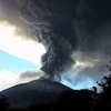Núi lửa ở El Salvador trở lại với cột tro bụi hơn 5.000m