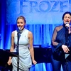Các diễn viên lồng tiếng “Frozen” hát lại ca khúc trong phim