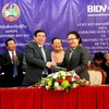 Việt Nam-Lào ký hợp đồng tín dụng phát triển giao thông